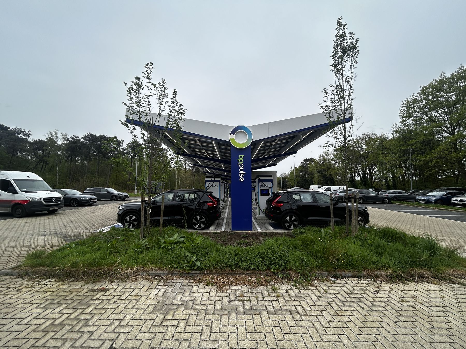 Public EV hub delivery photo
