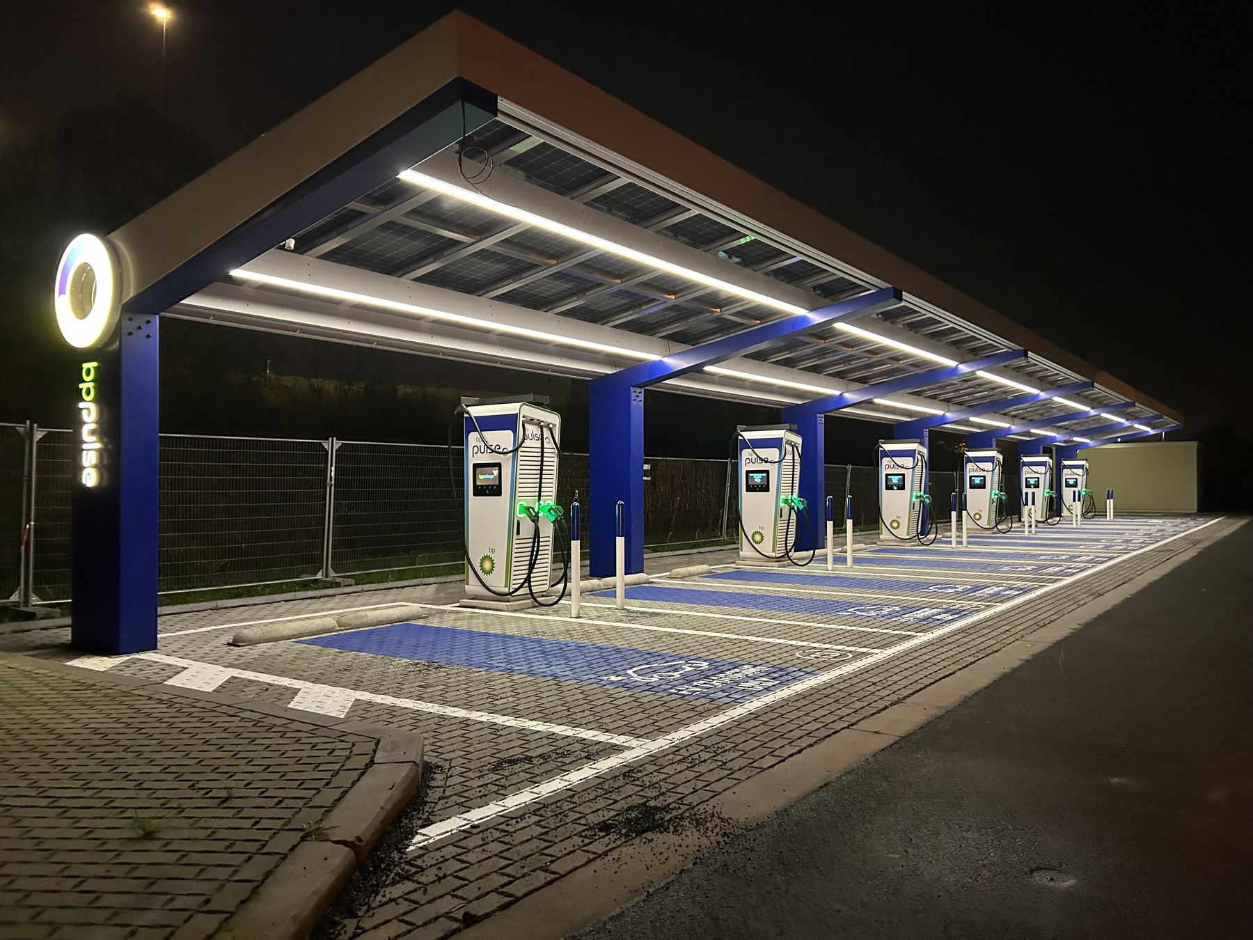 Public EV hub delivery photo